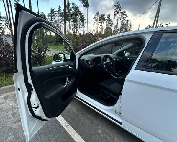 Білий Форд Мондео, об'ємом двигуна 1.6 л та пробігом 79 тис. км за 11000 $, фото 11 на Automoto.ua