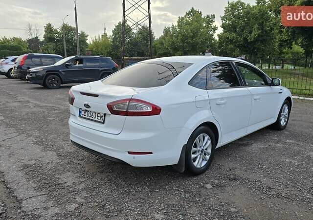 Белый Форд Мондео, объемом двигателя 2 л и пробегом 248 тыс. км за 8000 $, фото 2 на Automoto.ua