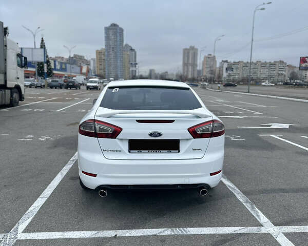 Белый Форд Мондео, объемом двигателя 2 л и пробегом 157 тыс. км за 9000 $, фото 2 на Automoto.ua