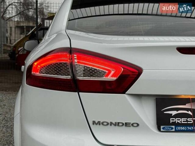 Белый Форд Мондео, объемом двигателя 2 л и пробегом 78 тыс. км за 11800 $, фото 7 на Automoto.ua