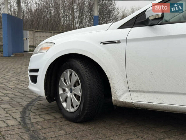 Белый Форд Мондео, объемом двигателя 1.6 л и пробегом 171 тыс. км за 8500 $, фото 10 на Automoto.ua