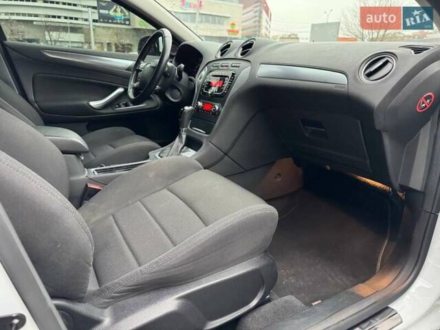 Белый Форд Мондео, объемом двигателя 2 л и пробегом 78 тыс. км за 11800 $, фото 17 на Automoto.ua