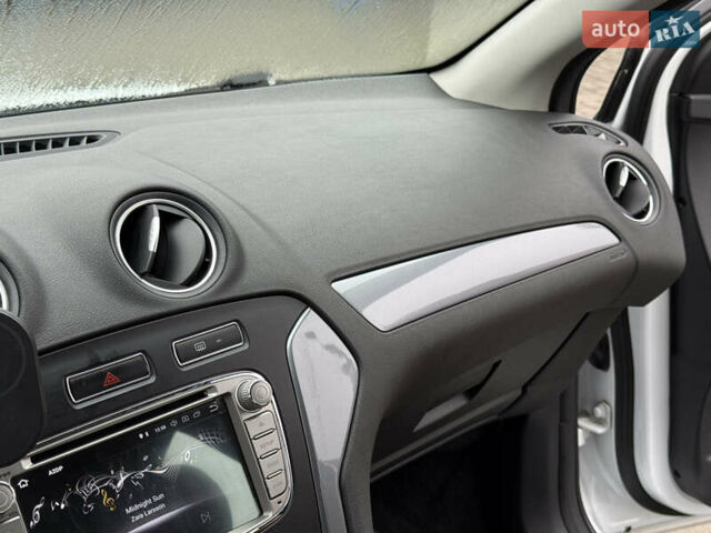 Белый Форд Мондео, объемом двигателя 1.6 л и пробегом 171 тыс. км за 8500 $, фото 27 на Automoto.ua