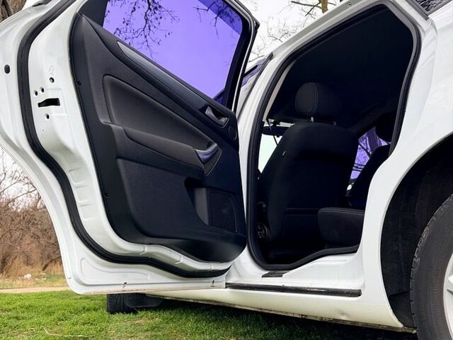 Білий Форд Мондео, об'ємом двигуна 1.6 л та пробігом 190 тис. км за 7500 $, фото 12 на Automoto.ua