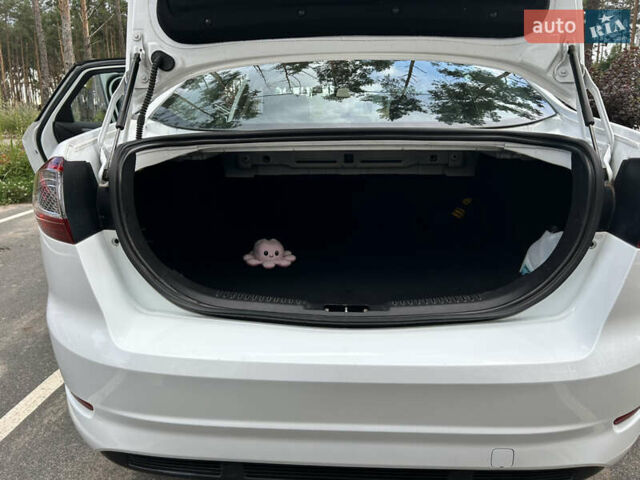 Білий Форд Мондео, об'ємом двигуна 1.6 л та пробігом 79 тис. км за 11000 $, фото 20 на Automoto.ua
