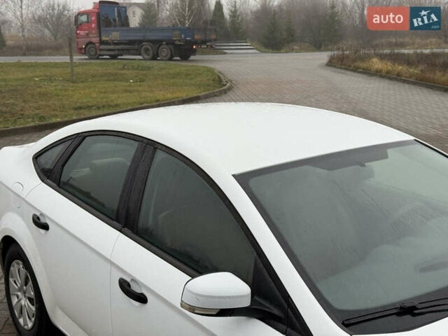 Белый Форд Мондео, объемом двигателя 1.6 л и пробегом 171 тыс. км за 8500 $, фото 17 на Automoto.ua