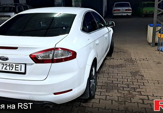 Белый Форд Мондео, объемом двигателя 2 л и пробегом 222 тыс. км за 6100 $, фото 2 на Automoto.ua