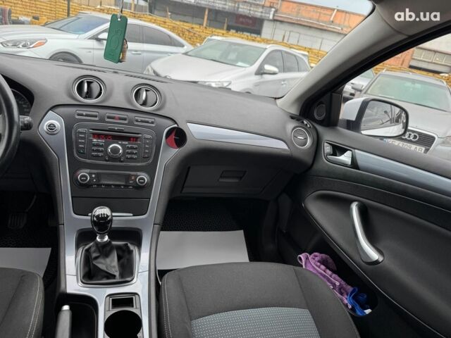 Белый Форд Мондео, объемом двигателя 1.6 л и пробегом 123 тыс. км за 8490 $, фото 11 на Automoto.ua