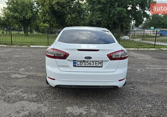 Белый Форд Мондео, объемом двигателя 2 л и пробегом 248 тыс. км за 8000 $, фото 11 на Automoto.ua