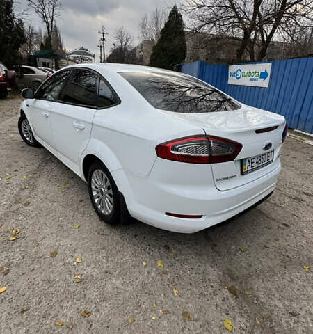 Белый Форд Мондео, объемом двигателя 2 л и пробегом 141 тыс. км за 10000 $, фото 4 на Automoto.ua