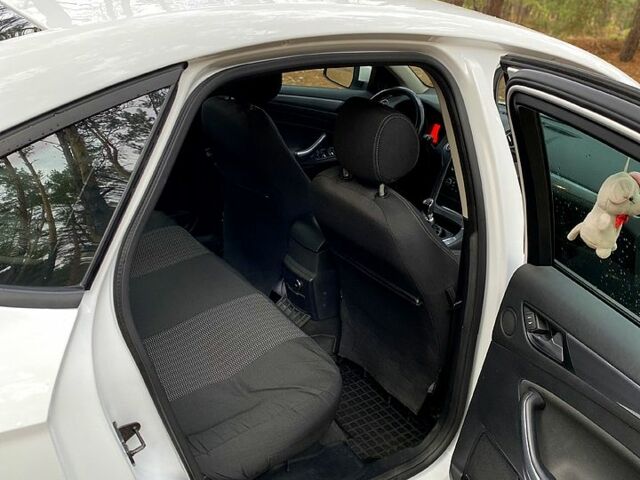 Белый Форд Мондео, объемом двигателя 1.6 л и пробегом 110 тыс. км за 7800 $, фото 5 на Automoto.ua