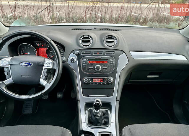 Белый Форд Мондео, объемом двигателя 1.6 л и пробегом 75 тыс. км за 8490 $, фото 29 на Automoto.ua