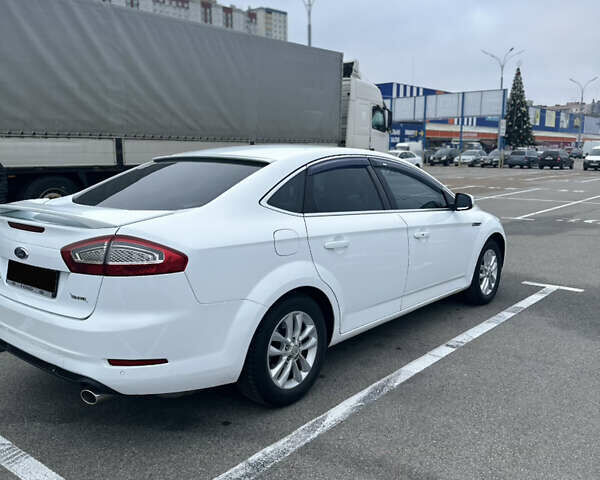 Белый Форд Мондео, объемом двигателя 2 л и пробегом 157 тыс. км за 9000 $, фото 3 на Automoto.ua