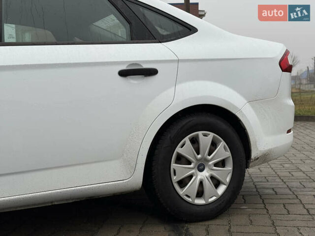 Белый Форд Мондео, объемом двигателя 1.6 л и пробегом 171 тыс. км за 8500 $, фото 9 на Automoto.ua