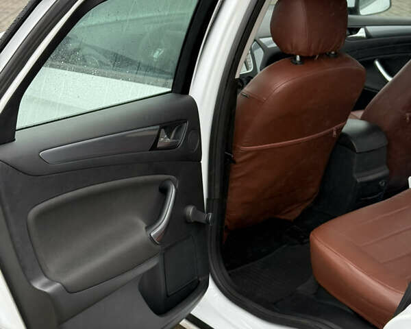 Белый Форд Мондео, объемом двигателя 1.6 л и пробегом 171 тыс. км за 8500 $, фото 22 на Automoto.ua