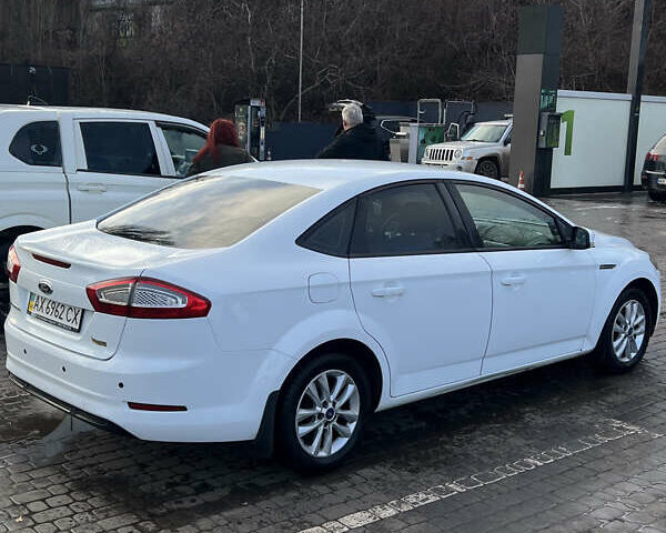 Белый Форд Мондео, объемом двигателя 1.6 л и пробегом 180 тыс. км за 8900 $, фото 1 на Automoto.ua