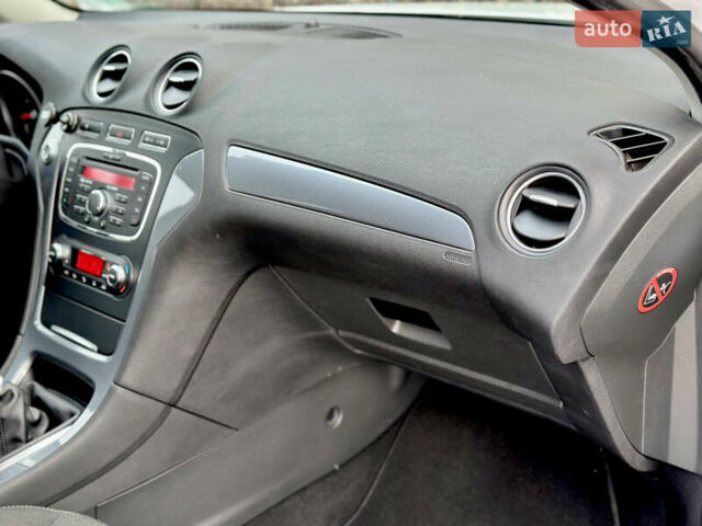 Белый Форд Мондео, объемом двигателя 1.6 л и пробегом 75 тыс. км за 8490 $, фото 30 на Automoto.ua