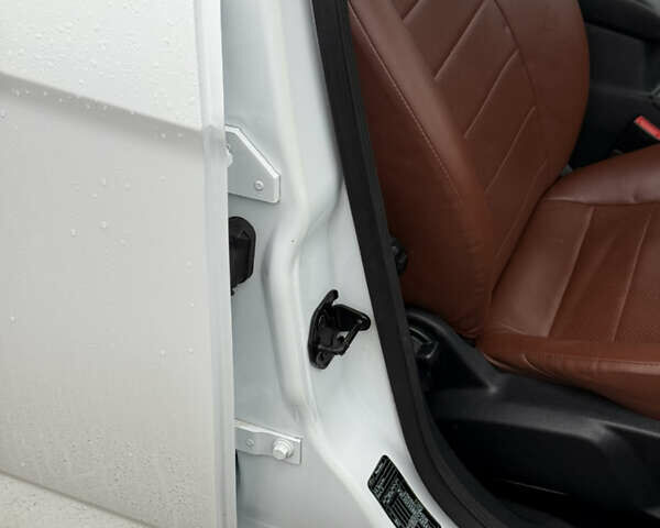 Белый Форд Мондео, объемом двигателя 1.6 л и пробегом 171 тыс. км за 8500 $, фото 48 на Automoto.ua