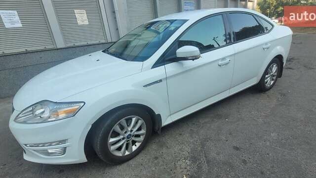 Белый Форд Мондео, объемом двигателя 1.6 л и пробегом 200 тыс. км за 6800 $, фото 4 на Automoto.ua