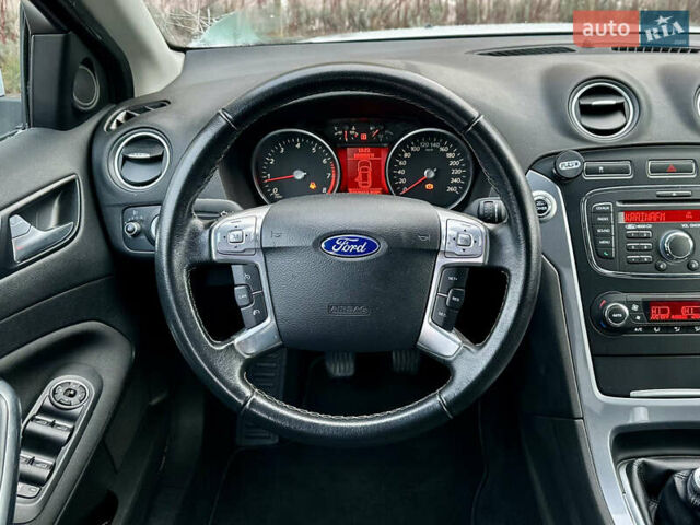 Белый Форд Мондео, объемом двигателя 1.6 л и пробегом 75 тыс. км за 8490 $, фото 21 на Automoto.ua