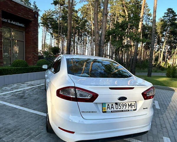 Білий Форд Мондео, об'ємом двигуна 1.6 л та пробігом 79 тис. км за 11000 $, фото 5 на Automoto.ua