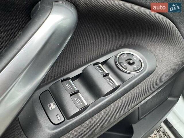 Белый Форд Мондео, объемом двигателя 2 л и пробегом 78 тыс. км за 11800 $, фото 9 на Automoto.ua