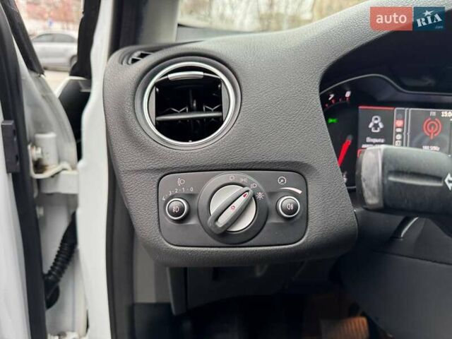 Белый Форд Мондео, объемом двигателя 2 л и пробегом 78 тыс. км за 11800 $, фото 12 на Automoto.ua