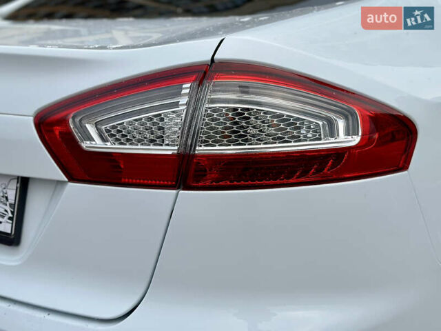 Белый Форд Мондео, объемом двигателя 1.6 л и пробегом 75 тыс. км за 8490 $, фото 13 на Automoto.ua