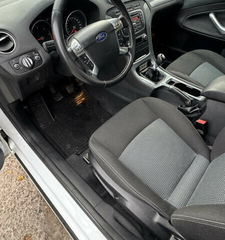 Белый Форд Мондео, объемом двигателя 2 л и пробегом 141 тыс. км за 10000 $, фото 8 на Automoto.ua