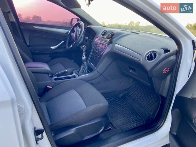 Форд Мондео 2012 в Сумах на Automoto.ua Белый Форд Мондео, объемом двигателя 1.6 л и пробегом 209 тыс. км за 6100 $, фото 7 на Automoto.ua