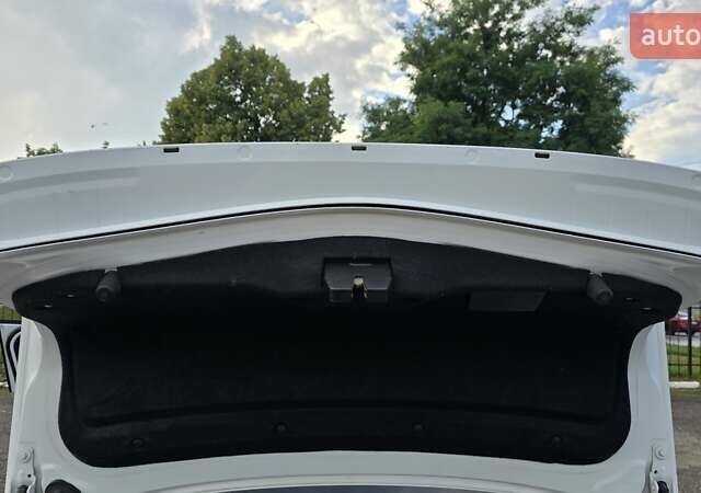 Белый Форд Мондео, объемом двигателя 2 л и пробегом 248 тыс. км за 8000 $, фото 28 на Automoto.ua