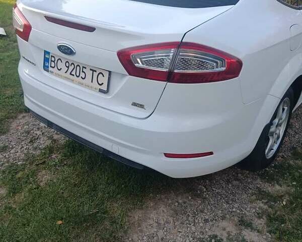 Белый Форд Мондео, объемом двигателя 1.6 л и пробегом 181 тыс. км за 9000 $, фото 4 на Automoto.ua