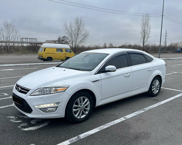 Белый Форд Мондео, объемом двигателя 2 л и пробегом 157 тыс. км за 9000 $, фото 1 на Automoto.ua