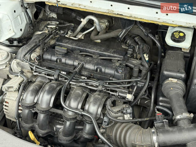 Белый Форд Мондео, объемом двигателя 1.6 л и пробегом 171 тыс. км за 8500 $, фото 36 на Automoto.ua