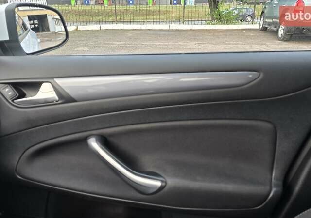 Белый Форд Мондео, объемом двигателя 2 л и пробегом 248 тыс. км за 8000 $, фото 20 на Automoto.ua