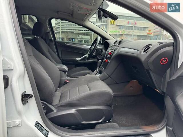 Белый Форд Мондео, объемом двигателя 2 л и пробегом 78 тыс. км за 11800 $, фото 15 на Automoto.ua