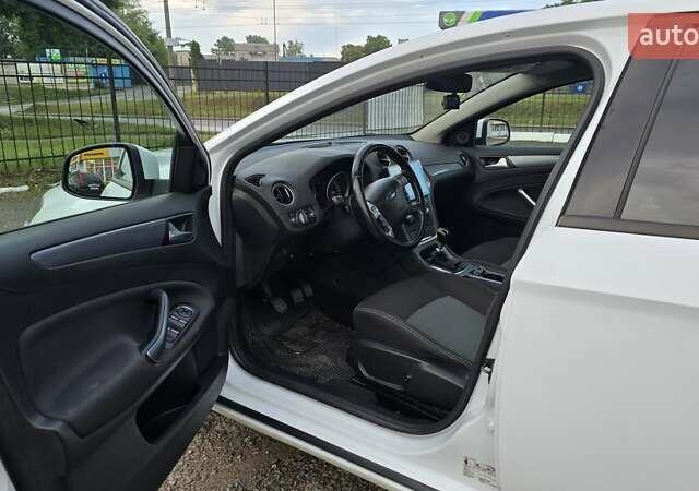 Белый Форд Мондео, объемом двигателя 2 л и пробегом 248 тыс. км за 8000 $, фото 22 на Automoto.ua