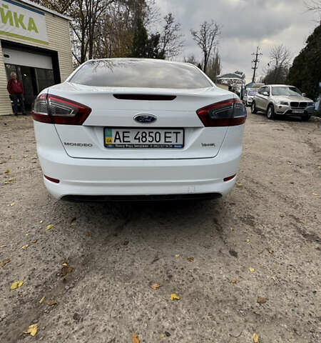 Белый Форд Мондео, объемом двигателя 2 л и пробегом 141 тыс. км за 10000 $, фото 5 на Automoto.ua