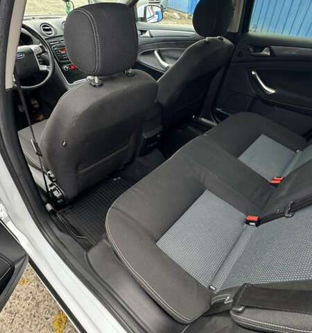 Белый Форд Мондео, объемом двигателя 2 л и пробегом 141 тыс. км за 10000 $, фото 12 на Automoto.ua