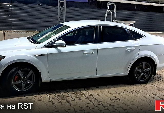 Белый Форд Мондео, объемом двигателя 2 л и пробегом 222 тыс. км за 6100 $, фото 6 на Automoto.ua