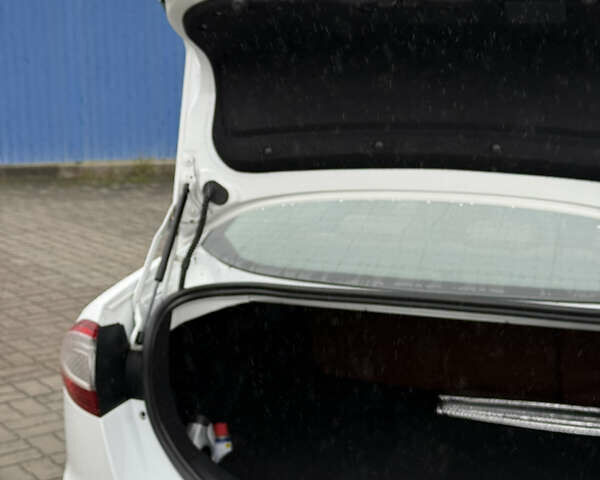 Белый Форд Мондео, объемом двигателя 1.6 л и пробегом 171 тыс. км за 8500 $, фото 20 на Automoto.ua