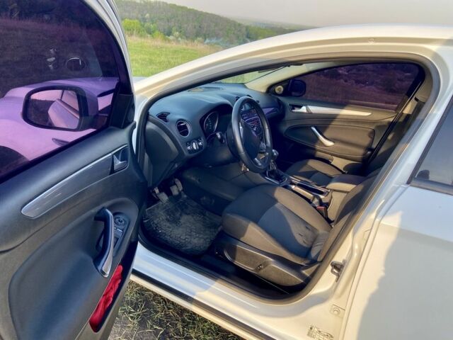 Белый Форд Мондео, объемом двигателя 1.6 л и пробегом 214 тыс. км за 6100 $, фото 5 на Automoto.ua