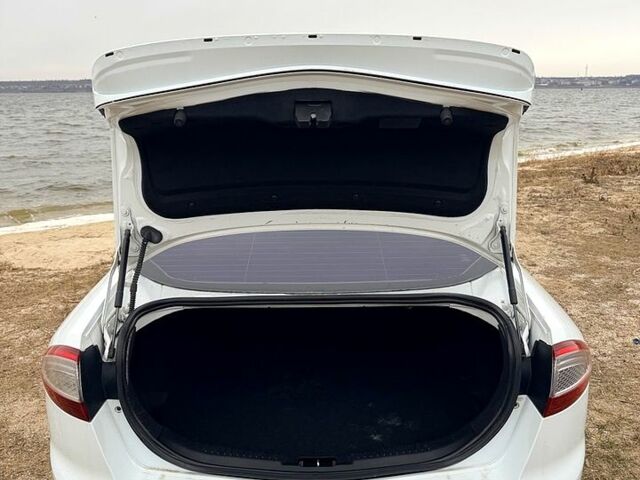 Білий Форд Мондео, об'ємом двигуна 1.6 л та пробігом 190 тис. км за 7500 $, фото 5 на Automoto.ua