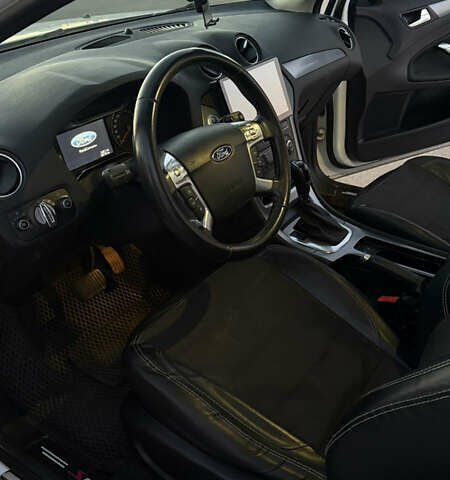 Білий Форд Мондео, об'ємом двигуна 2 л та пробігом 189 тис. км за 8500 $, фото 5 на Automoto.ua