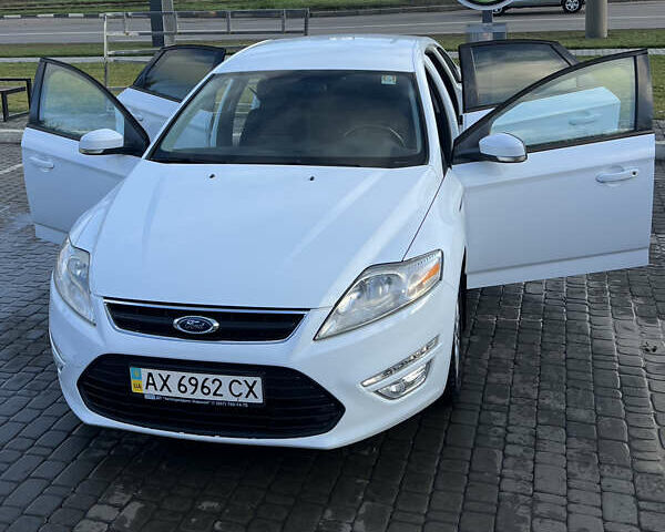 Белый Форд Мондео, объемом двигателя 1.6 л и пробегом 180 тыс. км за 8900 $, фото 5 на Automoto.ua