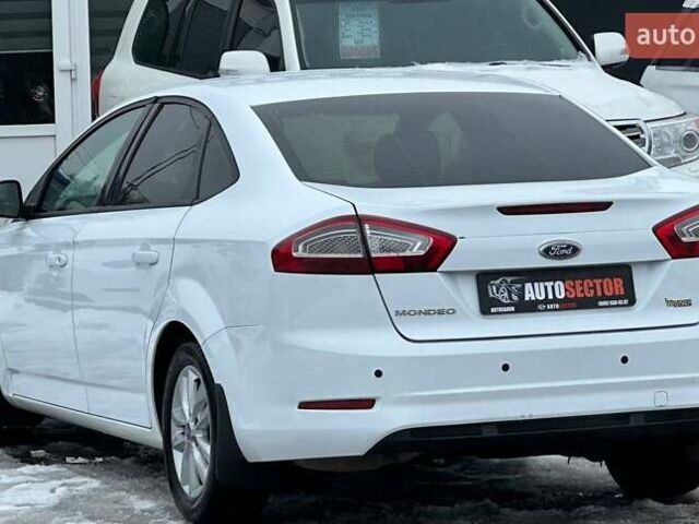 Белый Форд Мондео, объемом двигателя 1.6 л и пробегом 180 тыс. км за 8800 $, фото 6 на Automoto.ua