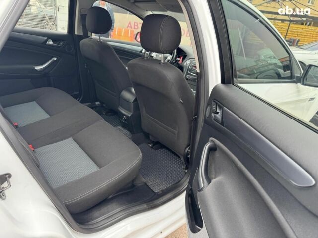 Белый Форд Мондео, объемом двигателя 1.6 л и пробегом 123 тыс. км за 8490 $, фото 8 на Automoto.ua