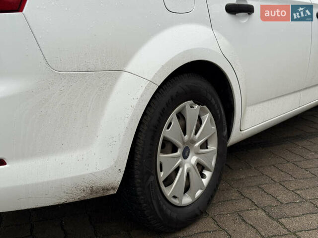 Белый Форд Мондео, объемом двигателя 1.6 л и пробегом 171 тыс. км за 8500 $, фото 18 на Automoto.ua