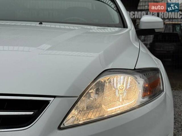 Белый Форд Мондео, объемом двигателя 2 л и пробегом 78 тыс. км за 11800 $, фото 3 на Automoto.ua