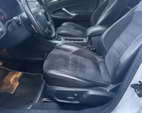 Белый Форд Мондео, объемом двигателя 2 л и пробегом 157 тыс. км за 9000 $, фото 7 на Automoto.ua